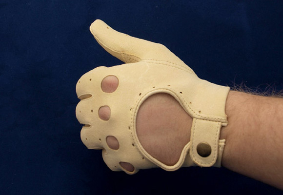 Rękawiczki samochodowe wykonane ze skóry irchowej